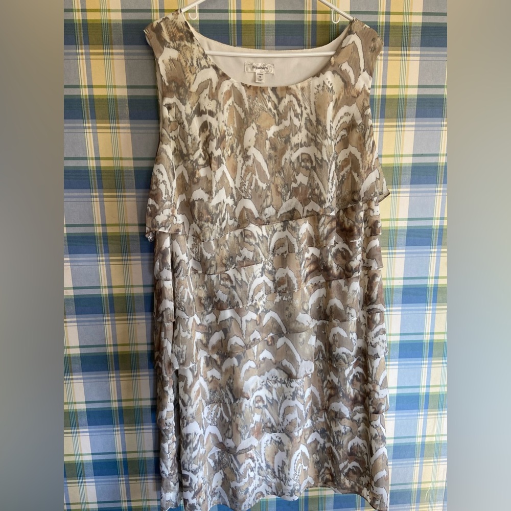 Dressbarn Woman size 18 dress. soft beiges and gray
